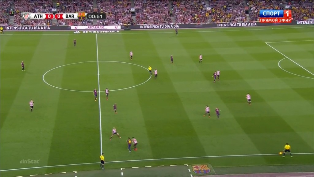 Here we see a bit of a problem when Rakitic makes an unusual movement while being man-marked. This destroyed Athletic's defensive structure.