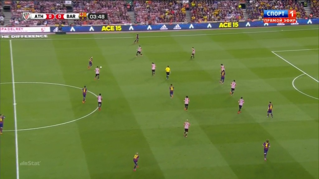 Rico looks to support Benat in the center as the ball is being switched this time around against Neymar - but he has two opponents?